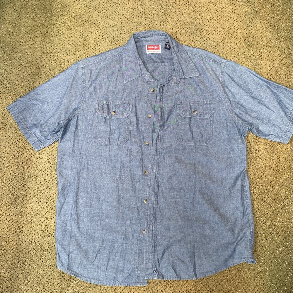 Wrangler size large blue dress shirt